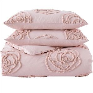 Betsey Johnson Rambling Rose 
King size duvet and pillow case set in pink